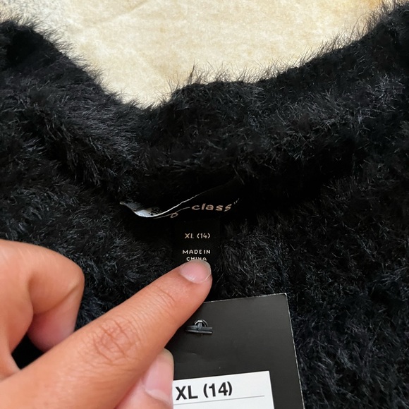 Girls fuzzy sweater - Picture 4 of 4